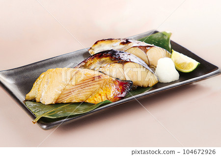 美味的烤鯖魚片 104672926