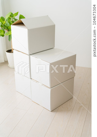 cardboard box on the floor cardboard box on the floor 104673304