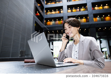 Female business computer smartphone smile call Female business computer smartphone smile call 104673816