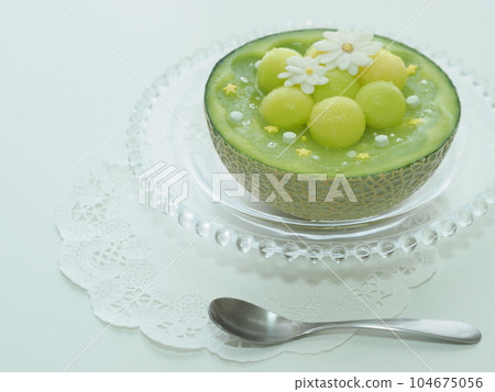 Summer fruit whole melon with jelly pulp 104675056