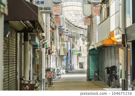 充滿懷舊氣息的三谷商店街(大阪市淀川區北三谷) 充滿懷舊氣息的三谷商店街(大阪市淀川區北三谷) 104675158