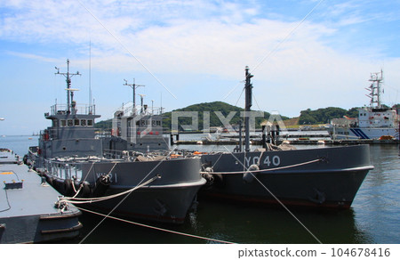 海上自衛隊水船第17號(YW21)和油船第25號(YO40) 海上自衛隊水船第17號(YW21)和油船第25號(YO40) 104678416