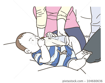 一個男人和一個女人用奶瓶給嬰兒餵奶 104680636