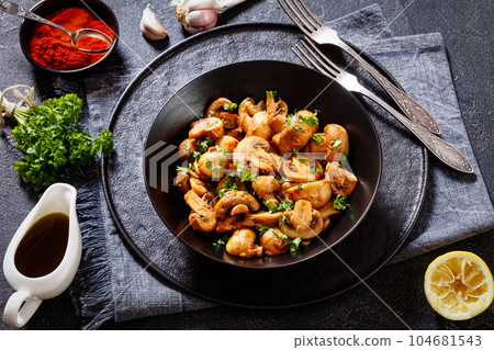 Spanish Garlic Mushrooms in bowl, top view 104681543