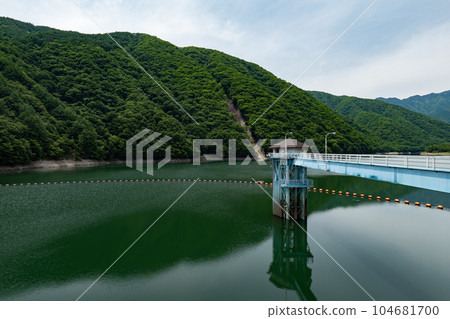 Scenery of Lake Hirose, Yamanashi Prefecture Water intake tower Scenery of Lake Hirose, Yamanashi Prefecture Water intake tower 104681700