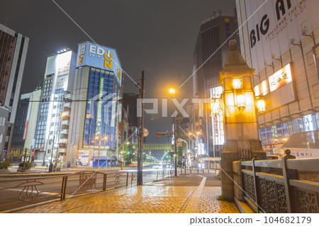 [東京] 秋葉原的夜晚穿越第1部分 104682179