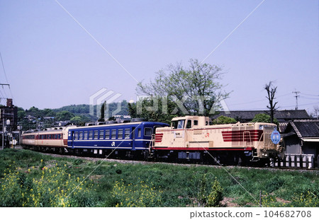 懷舊九州列車 DE10 牽引的特急有明 懷舊九州列車 DE10 牽引的特急有明 104682708