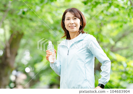 Fresh green walking exercise hydration senior 104683904