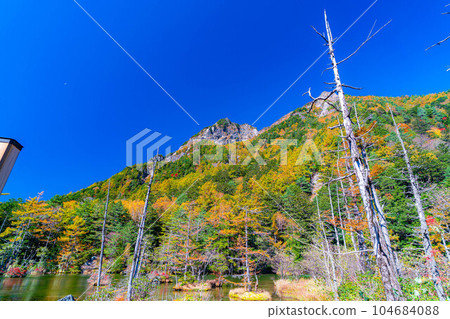 【秋季素材】錦州上高地、明神池、明神山【長野縣】 【秋季素材】錦州上高地、明神池、明神山【長野縣】 104684088