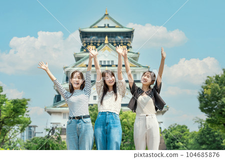 Woman visiting Osaka Castle on a trip 104685876
