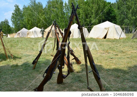 Weapons of the First World War in a military camp. Weapons of the First World War in a military camp. 104686098