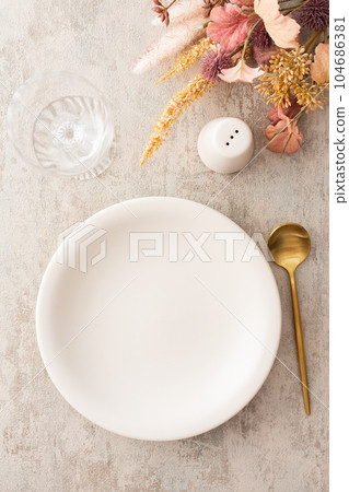 Table setting, top view Table setting, top view 104686381