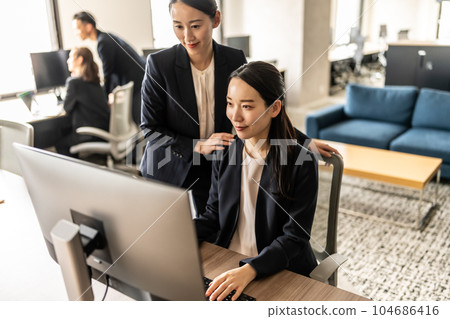 office, offices, person 104686416