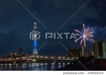 南千住的東京晴空塔和隅田川煙火大會 南千住的東京晴空塔和隅田川煙火大會 104688014