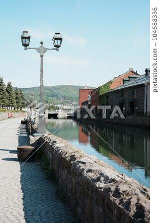 [Vertical photo] Scenery of Otaru Canal 104688336