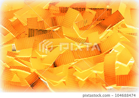 使用過的PP帶被剪短的狀態（顏色反轉/插圖風格） 104688474