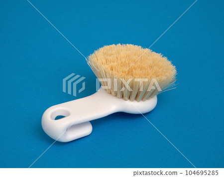 Kitchen brush 104695285