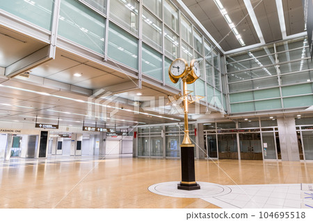 [名古屋站] 櫻花通出口側的金鐘 104695518