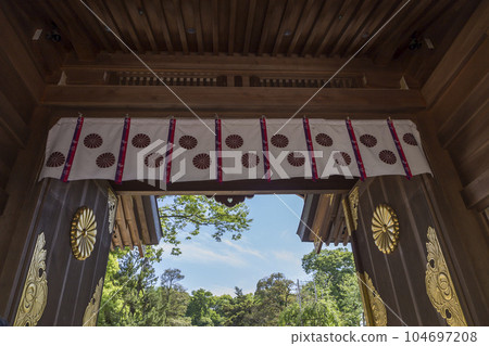 Okunitama Shrine Zuijin Gate Shrine Buddhist Temple Sunshine Door Zuijinmon 104697208