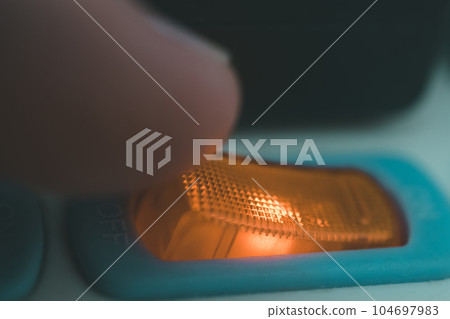 帶開關的電源板 104697983