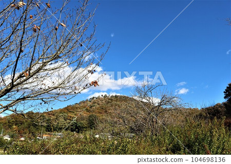 秋日平靜的風景三賀山 秋日平靜的風景三賀山 104698136