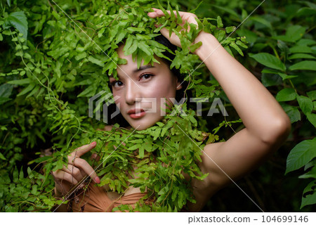 Portrait of beautiful woman 104699146