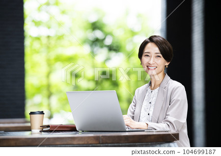 woman working in lobby 104699187