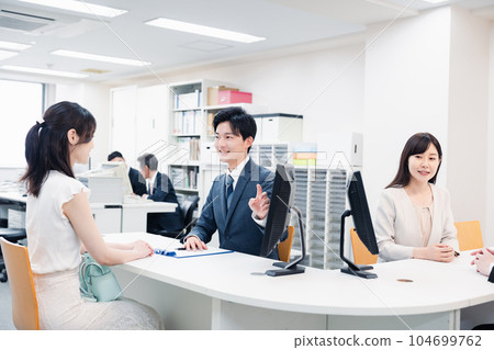 Staff at the counter 104699762