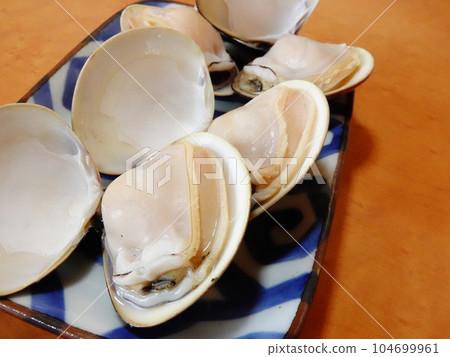盤子裡的烤蛤蜊 104699961
