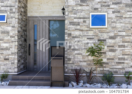一座有門柱入口的房子 104701784