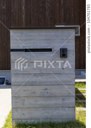 wooden gatepost 104701785