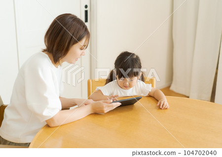 Parent and child seeing tablet Parent and child seeing tablet 104702040