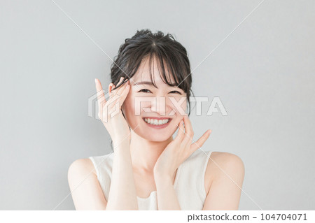Asian woman with beautiful skin doing skin care (beauty/skin care image) Asian woman with beautiful skin doing skin care (beauty/skin care image) 104704071