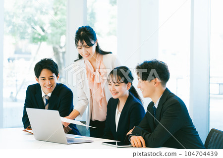 Male and female business team having a meeting in a bright office Male and female business team having a meeting in a bright office 104704439