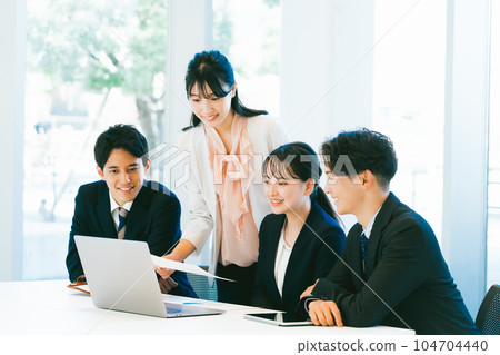 Male and female business team having a meeting in a bright office Male and female business team having a meeting in a bright office 104704440