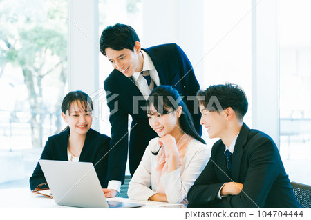 Male and female business team having a meeting in a bright office Male and female business team having a meeting in a bright office 104704444
