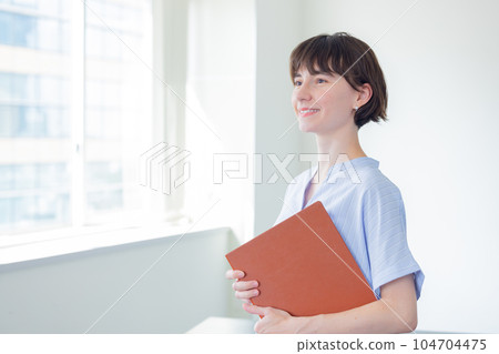 外籍講師的教育肖像 104704475