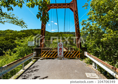 Material closed to traffic Material closed to traffic 104706349