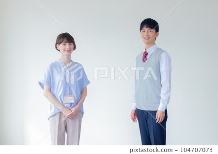 高中生和外籍講師的教育肖像 104707073