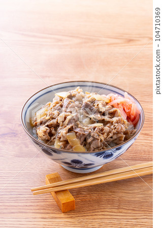 吃牛肉碗 104710369