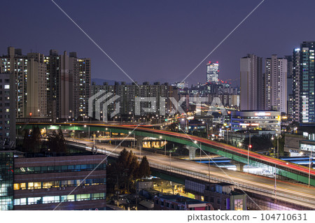 the night view of seoul Korea 104710631