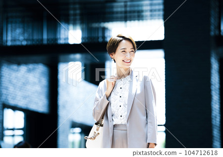 Business woman commuting career woman 104712618