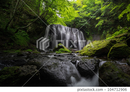 Inawashiro Town, Fukushima Prefecture Fresh green Tatsuzawafudo Falls Inawashiro Town, Fukushima Prefecture Fresh green Tatsuzawafudo Falls 104712906