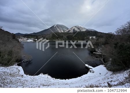 Ukifu Pond in winter 104712994