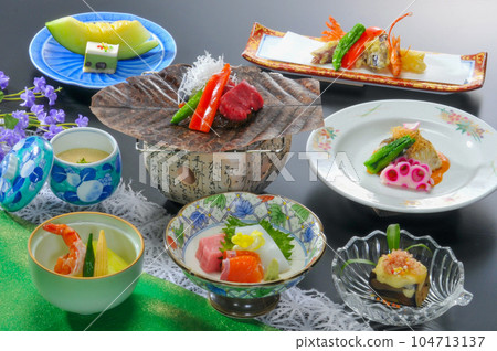 Kaiseki cuisine Japanese food with a serving Kaiseki cuisine Japanese food with a serving 104713137