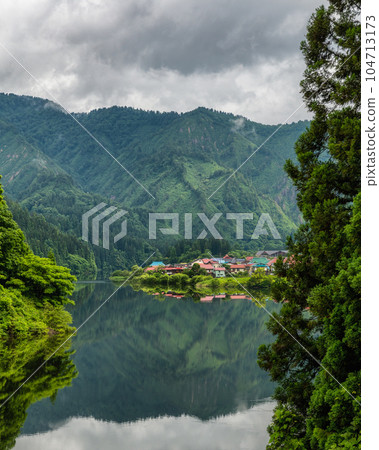 福島縣只見町 只見川和晨霧的倒影 福島縣只見町 只見川和晨霧的倒影 104713173