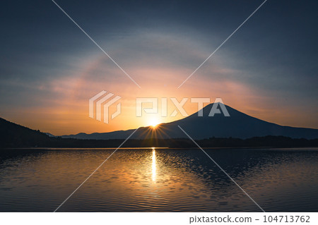 Sunrise, halo and Mt. Fuji from Lake Tanuki Sunrise, halo and Mt. Fuji from Lake Tanuki 104713762