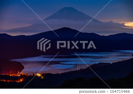 (Kanagawa Prefecture) Mt. Fuji during the rainy season from Hakone 104715466