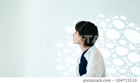 年輕女子的酷美肖像 104715519