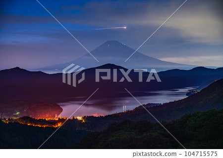 (Kanagawa) From Hakone, Mt.Fuji with mountain hut lights (SDF helicopter is circling) 104715575